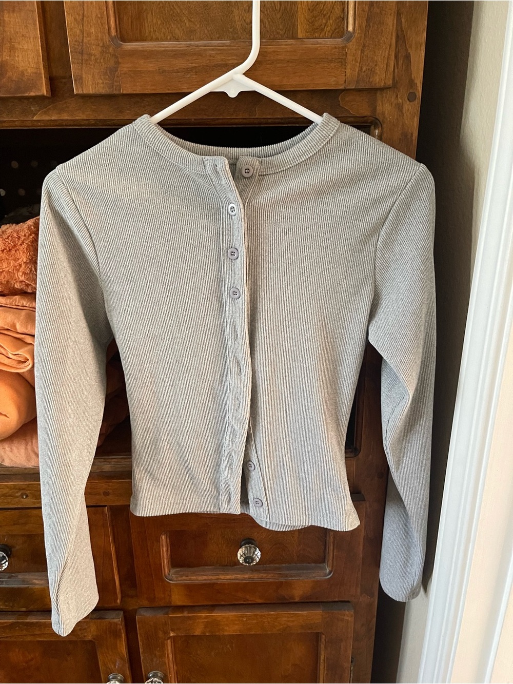 Ribbed Button-Up Crop Cardigan in Light Gray